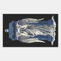 Gråtande ängel med blå polisbox 1