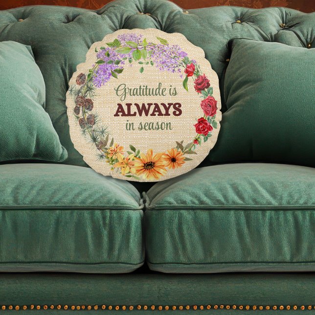 Gratitude in Every Season Floral Wreath Rund Kudde (Skapare uppladdad)