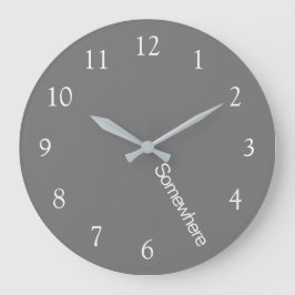 Grått 5 O'Clock nånstans stor klocka