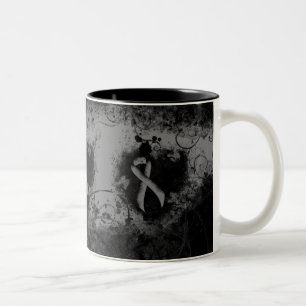 Grått Awareness Ribbon Grunge Heart Två-Tonad Mugg
