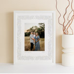 Grått Beige Folk Art Blommigt Ram med Anpassningsb Poster<br><div class="desc">Modern och charmerande, den här anpassningsbarna ger ett skandinaviskt folkbildsvib till din hemdekan med ett tryckt gräns av petite beige-blommor och mjuk grått-löv som omger ett foto som du själv väljer. Texten nedan kan vara personlig med namn och året eller ett budskap som är meningsfullt för dig. Håll den här...</div>