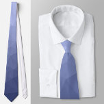 Grått-blå övertoningsgeometriskt nät mönster slips<br><div class="desc">Kostym-tillbehören manar slipsar med modern geometrisk utformning. Elegant och coola Triangelns geometriska nät med blå grått-gradient för honom.</div>