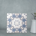 Grått Blue Cream White Ethnic Geometric Mönster Kakelplatta<br><div class="desc">Fantastisk och originell mönsterruta med sömlös mönster i grått,  blått,  kräm och vita tonar.</div>
