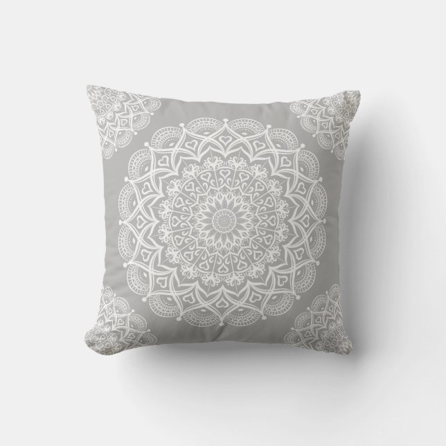 Grått Boho Mandala Kudde (Framsida)