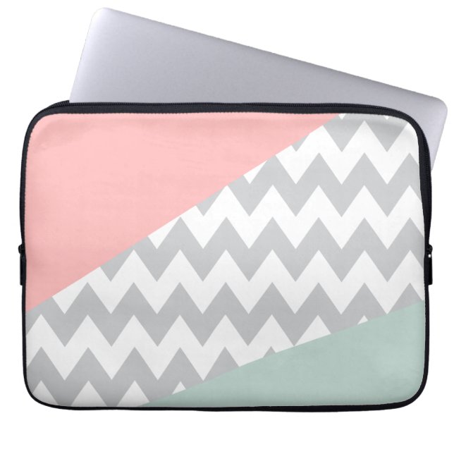 Grått Chevron Mint och Coral Laptop Sleeve (Framsidan)