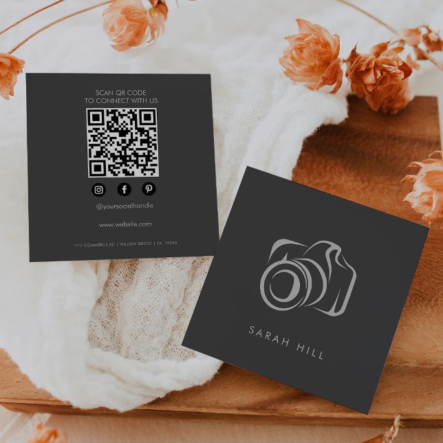 Grått Elegant - minimalistisk fotokamera QR-kod Fyrkantigt Visitkort (Skapare uppladdad)