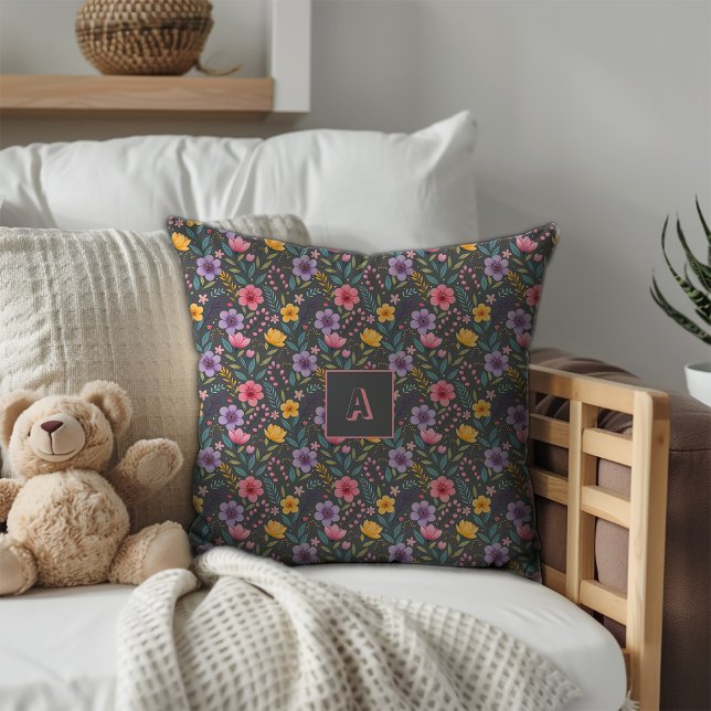 Grått enkelt vildblommotiv monogram kudde (Skapare uppladdad)