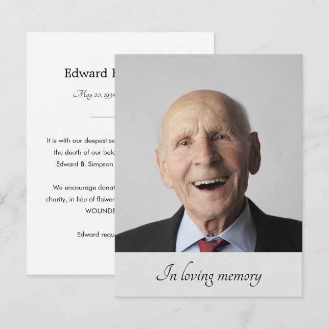Grått Family Member Passing-meddelande med foto Inbjudningar (Fram/baksida)