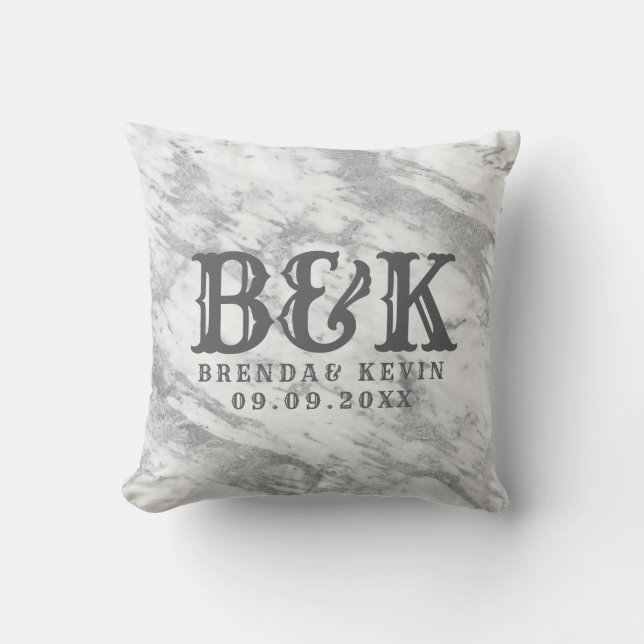 Grått Faux Marble Bröllop Monogram Kudde (Framsida)