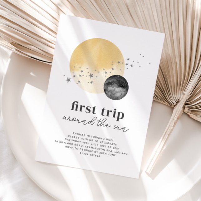 Grått Första Resa runt Sol:s födelsedagsinbjudan Inbjudningar (Skapare uppladdad)