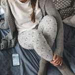 Grått Fractal Geometric Mönster Leggings<br><div class="desc">Detta känsliga mönster skapas från grått på grått- frakttal.</div>