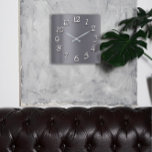 Grått Graphite Metallic Minimal Silver Arabiska nu Fyrkantig Klocka<br><div class="desc">Unik minimal och dekorativ Min avsikt var att skapa ett enkelt men väldigt elegant utseende med träd-dimensionell effekt. Motsvarar den verkliga trenden i mode när det gäller hemmagjorda företag. Du kan ändra handens form och färg. florenceK-design</div>