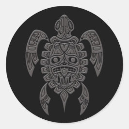 Grått Haida Spirit Sea Turtle på Black Runt Klistermärke