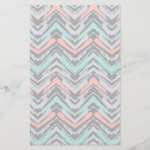 Grått, kalk och koralljad Hand plockade Chevron M Brevpapper