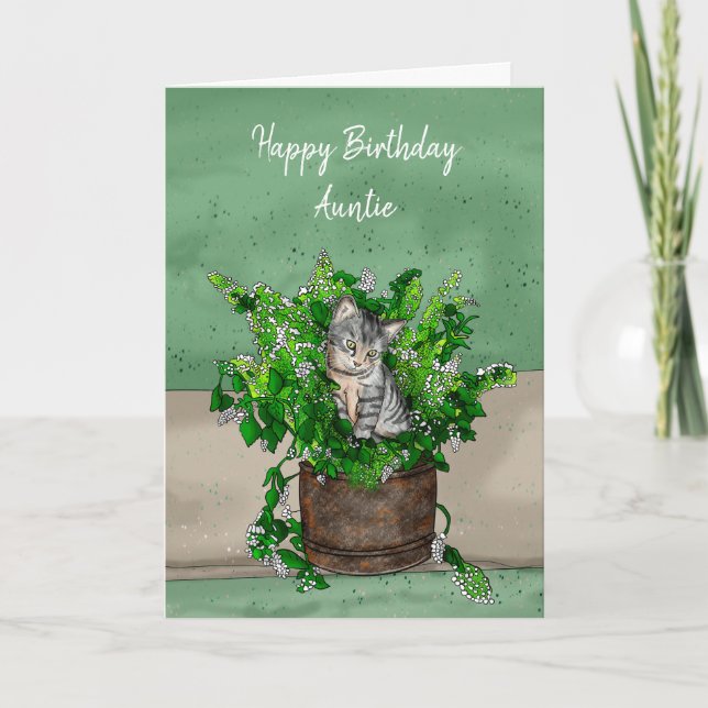 Grått Kitten sitta i en prick av Catnip Birthday Kort (Framsida)