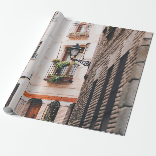 GRÅTT-KONCRET ALLEY UNDER DAGEN PRESENTPAPPER (Utrullad)