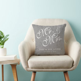 Grått Linen Initialer Mr. och Bröllop Pillow Kudde