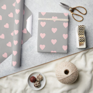 Grått med rosa hjärtan presentpapper