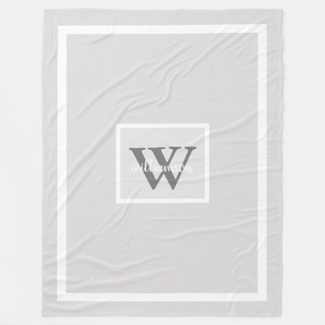 Grått Modern Simple Initial och Namn Fleece Blanke (Framsidan)