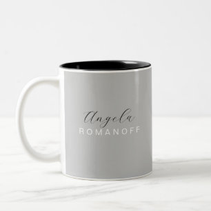 Grått Monogram Modern Minimalist Två-Tonad Mugg