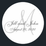 Grått Monogram Wedding Favor Sticker Runt Klistermärke<br><div class="desc">Grått Monogram Bröllop initialt Bride Groom Favor Sticker eller för bröllopsinbjudningens kuvertförseglingar. Helt Anpassade. Elke Clarke ©2009</div>