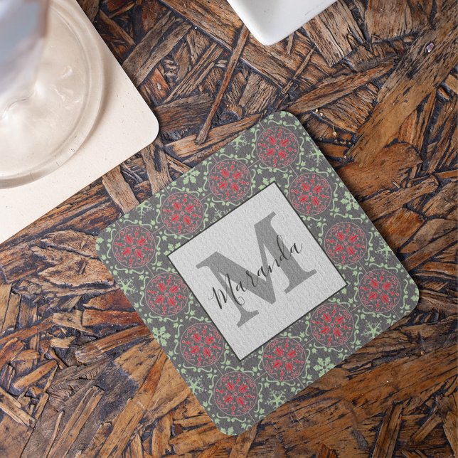 Grått Nordic Snowflake Winter Mönster Monogram Underlägg Papper Kvadrat (Gray Nordic snowflake winter monogram coaster with elegant Scandinavian holiday pattern decor.)