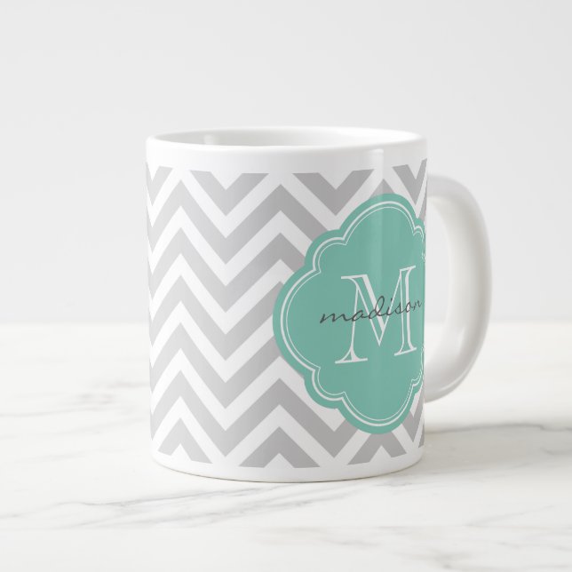 Grått och Aqua Chevron Anpassningsbar Monogram Jumbo Mugg (Framsida höger)