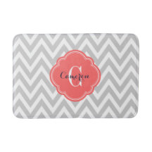 Grått och Coral Chevron Monogram