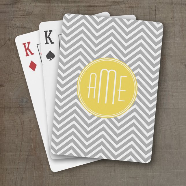 Grått och Gult Chevrons Anpassningsbar Monogram Kortlek (Personalized Playing Cards)