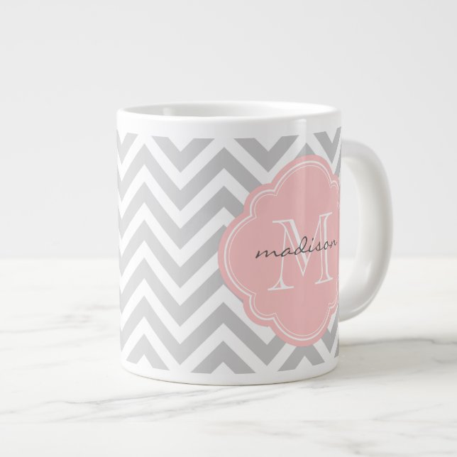 Grått och Ljus rosa Chevron Anpassningsbar Monogra Jumbo Mugg (Framsida höger)