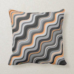 Grått och Orange Vågigt Rand Kudde