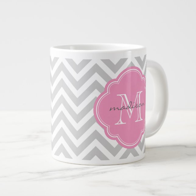 Grått och Rosa Chevron Anpassningsbar Monogram Jumbo Mugg (Framsida höger)