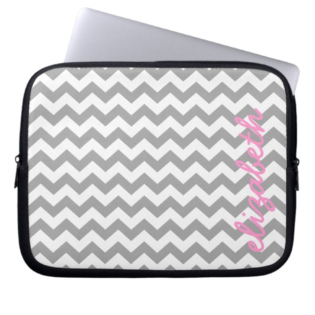Grått och Rosa Chevrons med eget namn Laptop Sleeve (Framsidan)