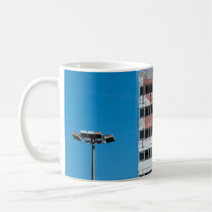 GRÅTT- OCH SVART POSTLYKTA KAFFEMUGG