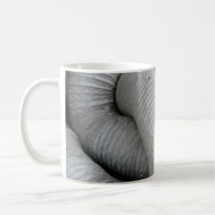 Grått och svart tyg soffa kaffemugg