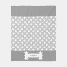 Grått och vit Hund och ben med Namn Fleecefilt