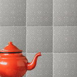 Grått- och vit klassisk Elegant-ornatskada Kakelplatta<br><div class="desc">Klassisk dekorativ dekorationsdesign med vita dekorationer på grått-bakgrund.</div>
