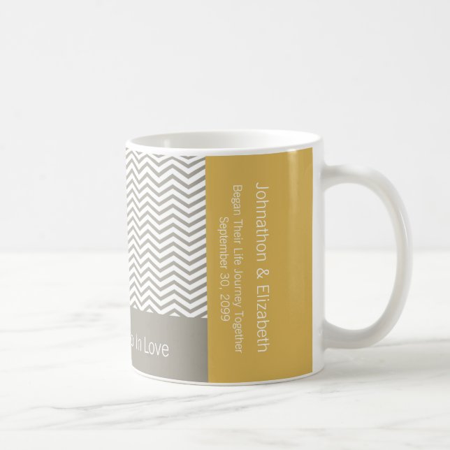 Grått och White Chevron Chic Minnemorative Bröllop Kaffemugg (Höger)