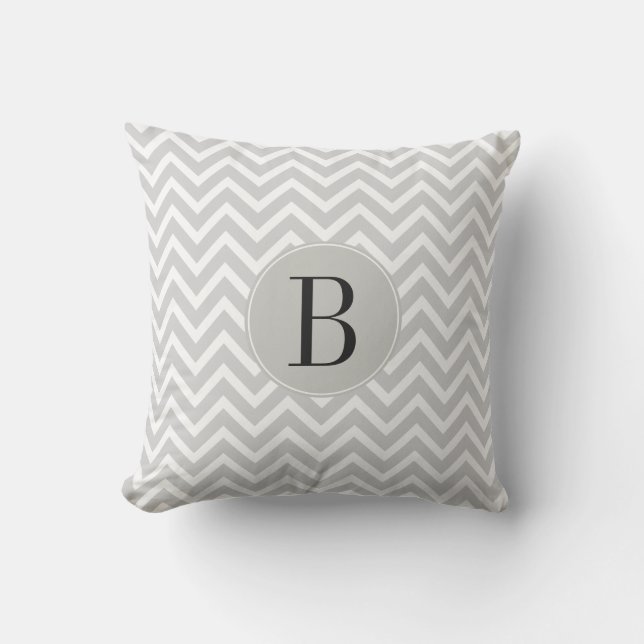 Grått och White Chevron Mönster med Monogram Kudde (Framsida)