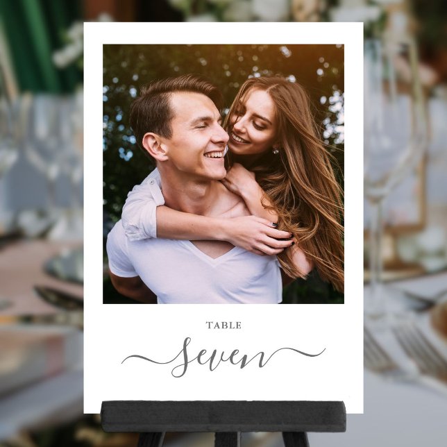 Grått- och White Elegant-fotoBordsnummer Inbjudningar (Gray And White Elegant Script Photo Table Number)