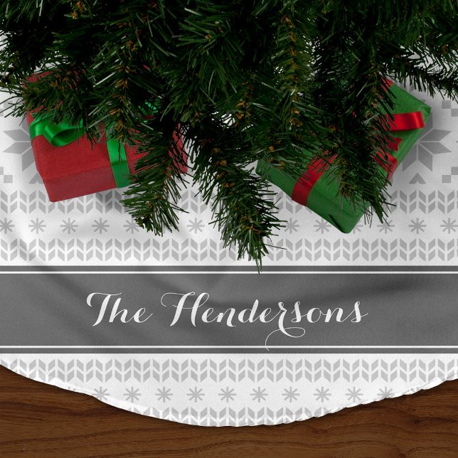 Grått och White Fair Isle Monogram Julgransmatta Borstad Polyester (Skapare uppladdad)