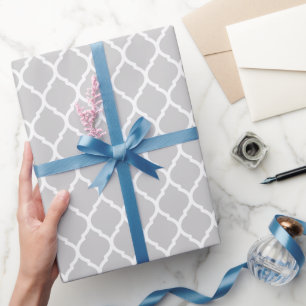 Grått och White Moroccan Quatrefoil Presentpapper