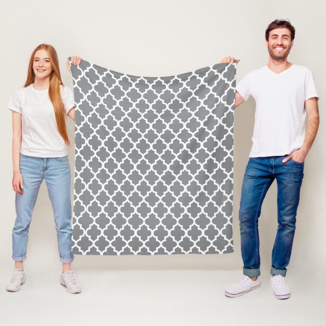 Grått och White Quatrefoil Mönster Fleecefilt (På plats)