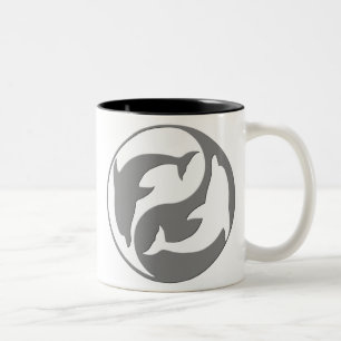 Grått och White Yin Yang Dolphins Mugg