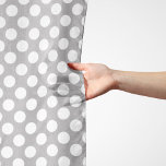 Grått Polka dots, Polka Dot Mönster, Punkter, pric Sjal<br><div class="desc">Cute,  roligt och adabel polarprick mönster i grått och vitt färg. Modern gåva och trendig,  perfekt för polka dots älskare i ditt liv.</div>