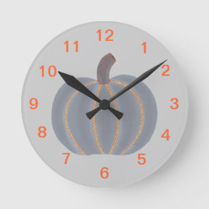 Grått Pumpkin Orange Trim Halloween Clock Rund Klocka