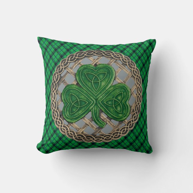 Grått Shamrock Celtic Knoits on Grönt Play Kudde (Framsida)