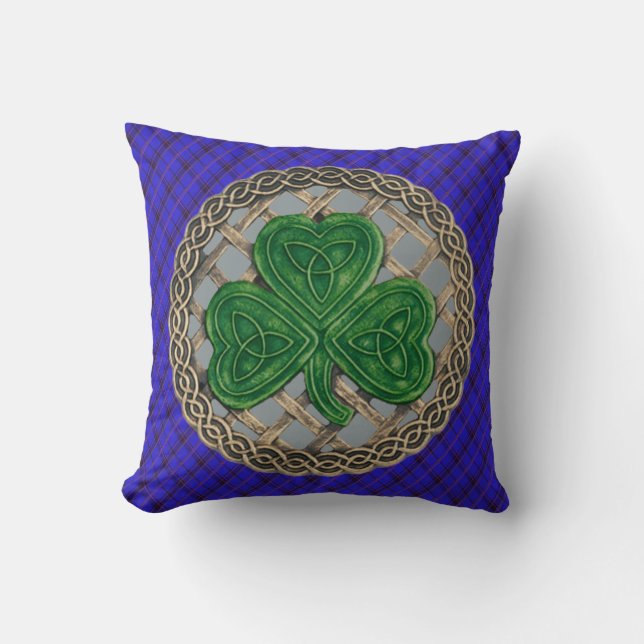Grått Shamrock Celtic Knots on Blue Play Kudde (Framsida)