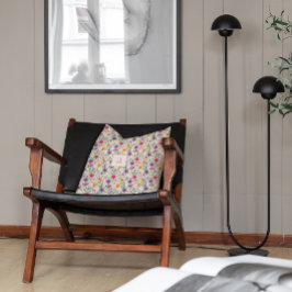 Grått simpel vildblomma mönster monogram kudde
