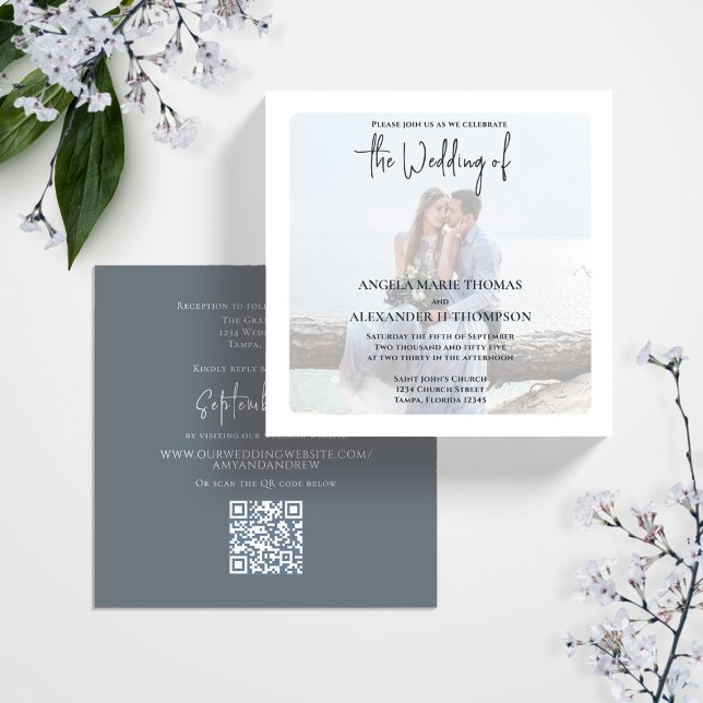 Grått Simple Bröllop Photo Template Inbjudningar (Elegant photo simple grey wedding invitation with a scannable QR code.)